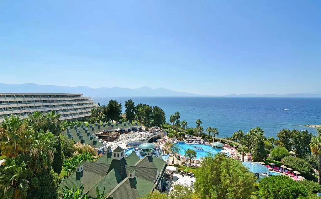 ویو The Grand Blue Sky International